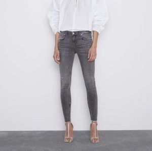 Zara Premium The Skinny Fray Jeans in Artic Grey Size 4 USA